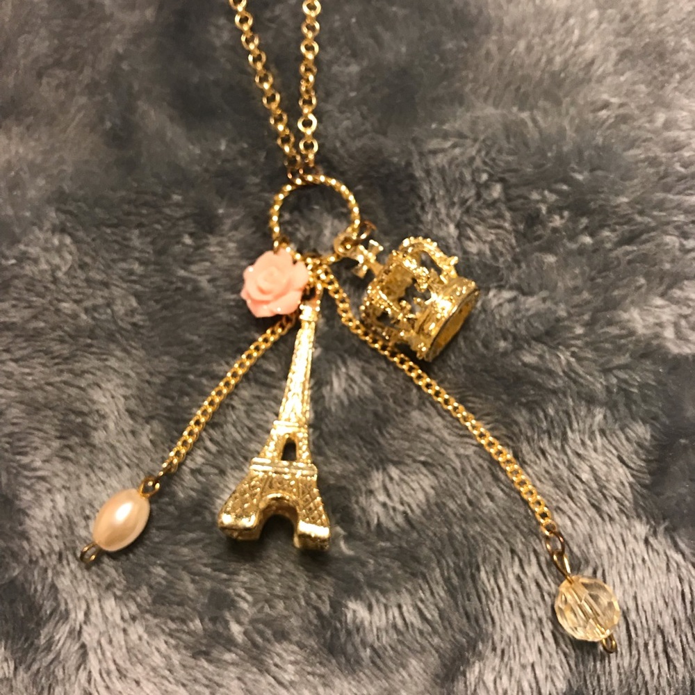 Long chain gold Paris necklace
